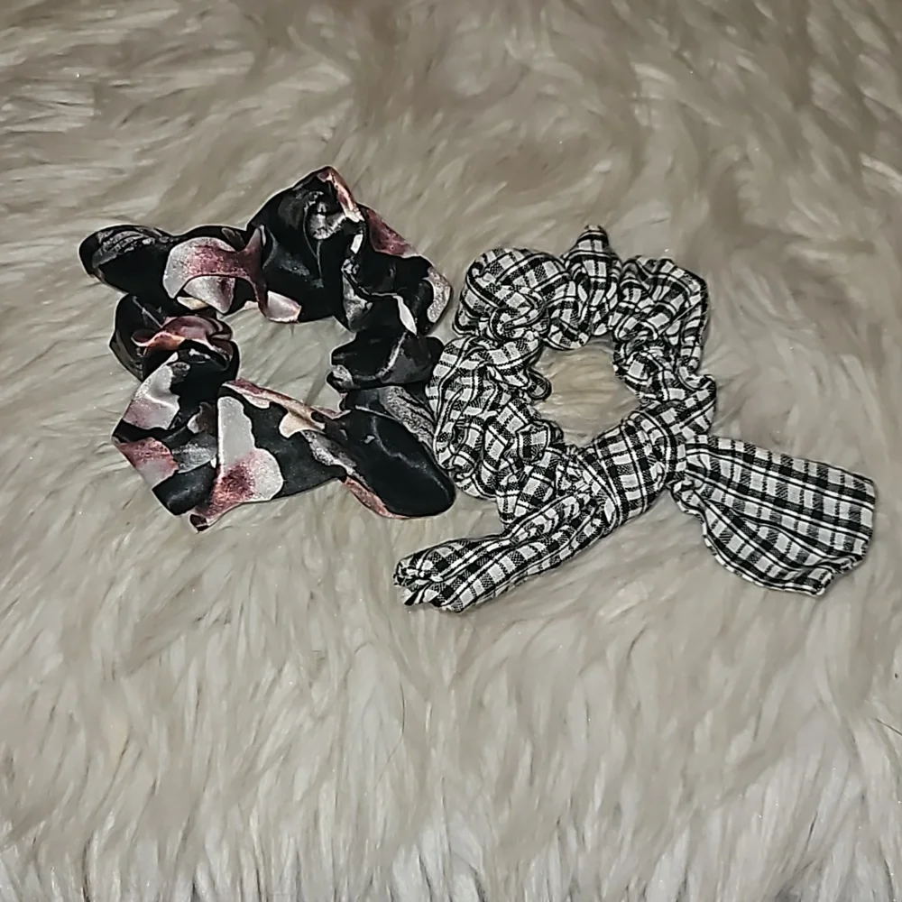 ~~Set of 2 Hair Scrunchies – Floral Silk & Black/White Plaid Bow~~